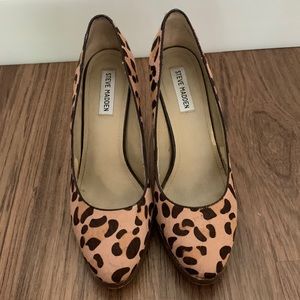 Steve Madden leopard pumps